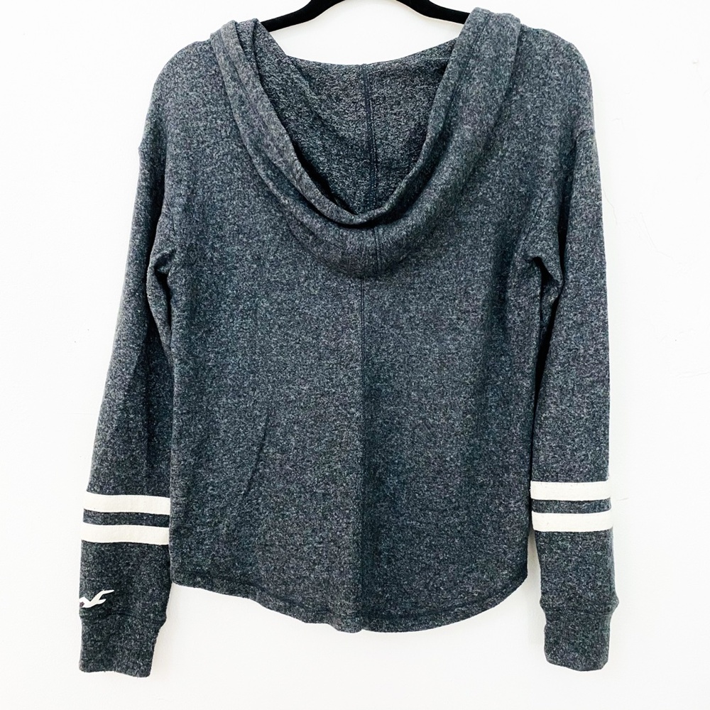 ❌SOLD❌ HOLLISTER LONG SLEEVE TOP SWEATER WITH HODDIE - Picture 2 of 5